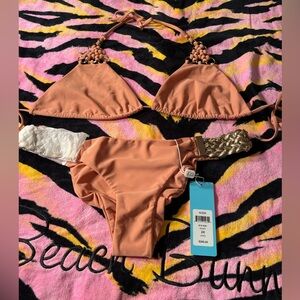 NWT beach bunny set Ireland top DD or 2XL and Alexa bottoms in 2XL